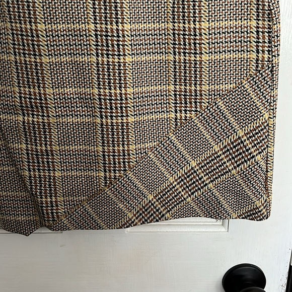 Cabi neutral plaid checkered size Medium Skirt - Picture 2 of 7